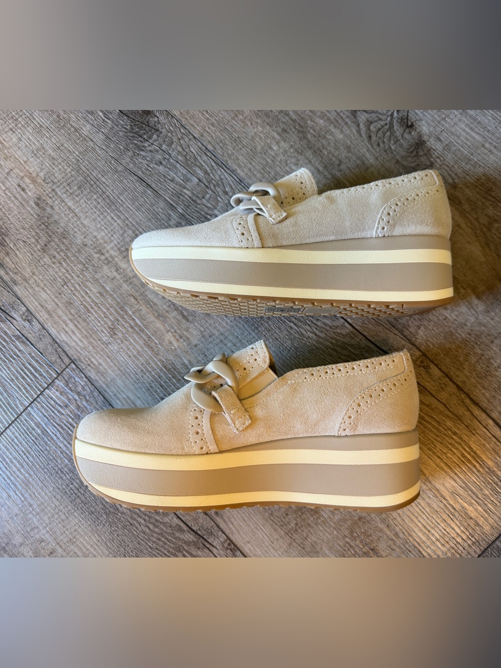 Dolce Vita Cream Suede Chain-Trim Slip-On Flats - Picture 4 of 7